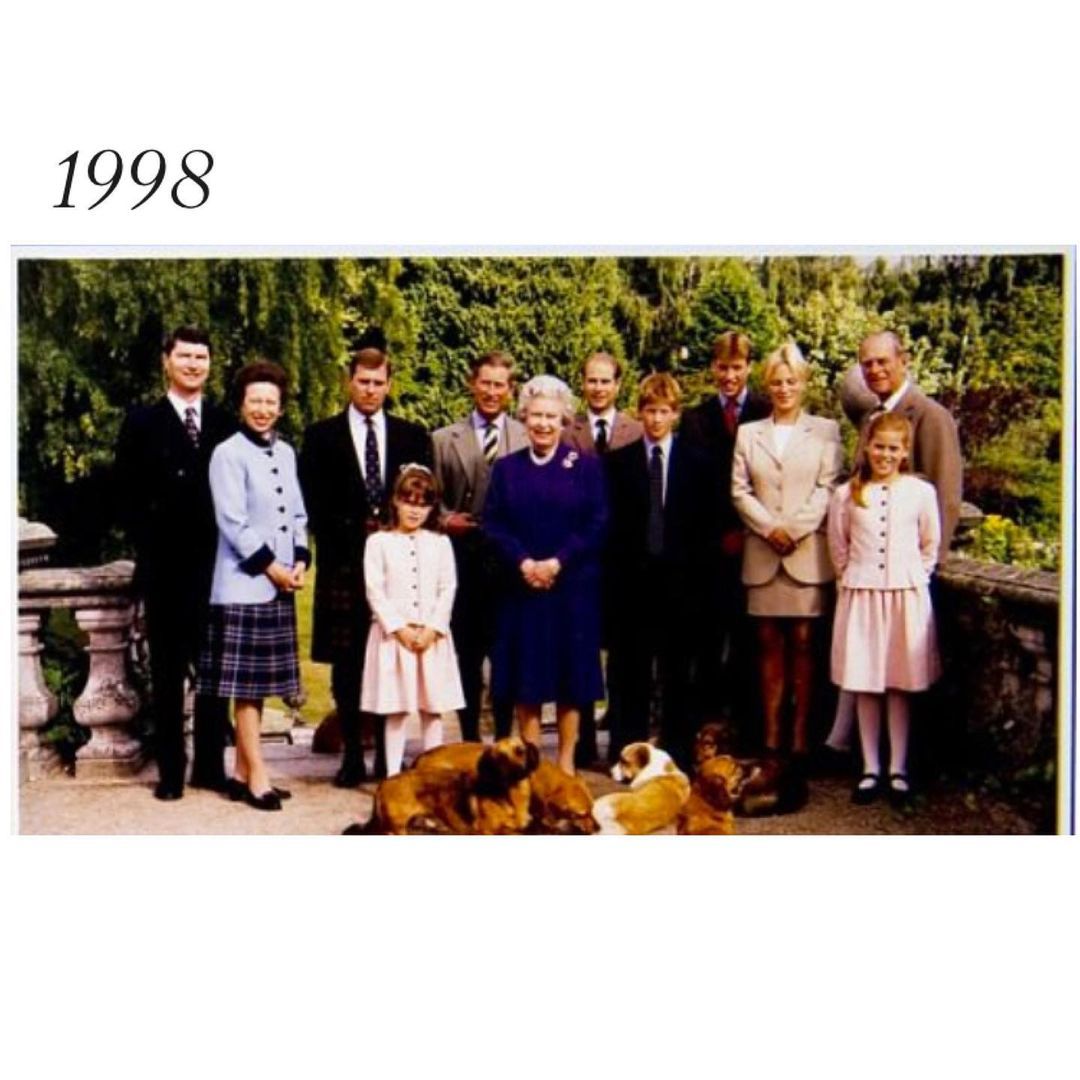 Książę Harry i książę William z księciem Karolem i resztą rodziny królewskiej 1998 r.