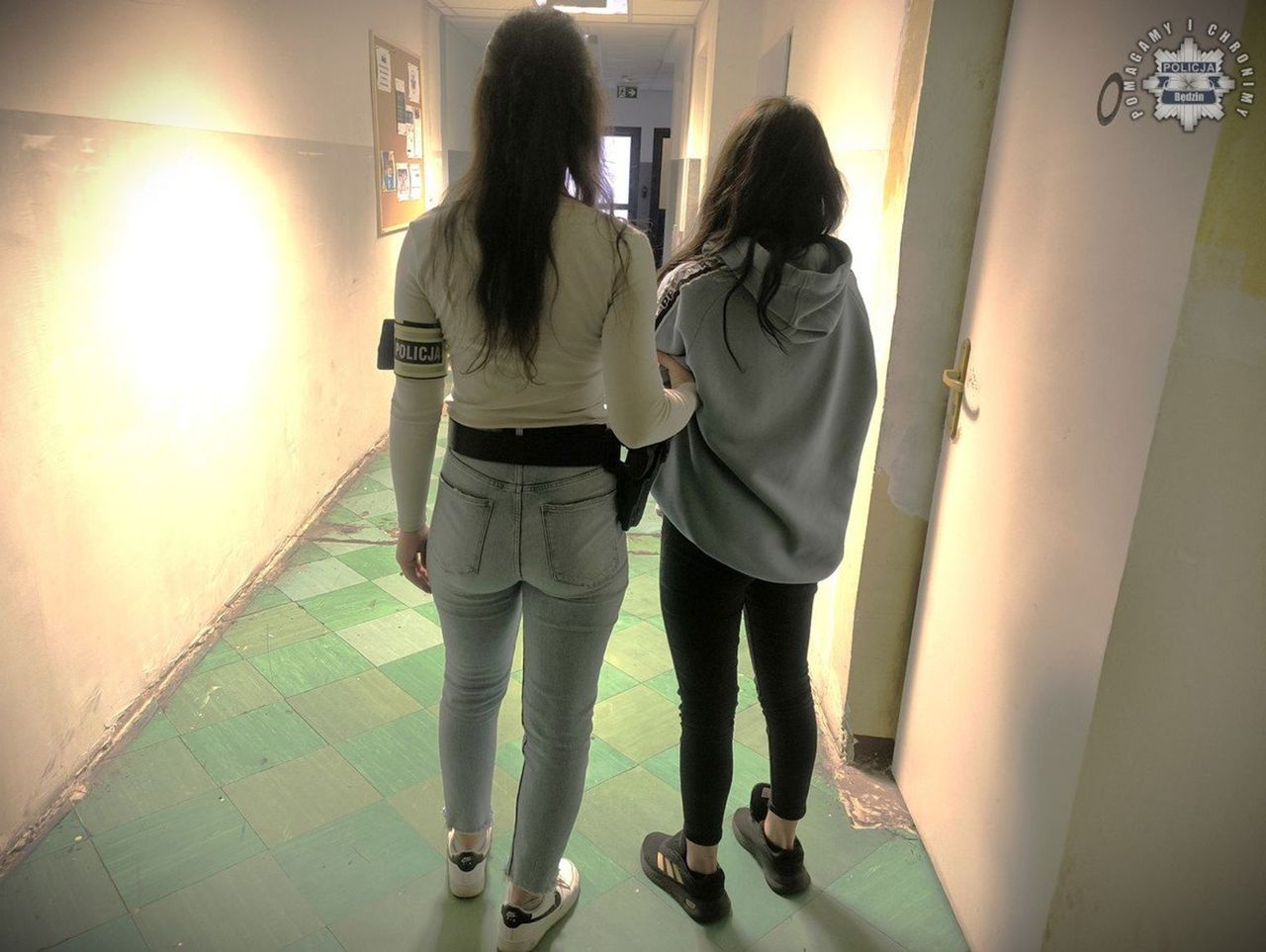 19-latka miała w mieszkaniu spore ilości narkotyków. Zatrzymano też jej kolegę