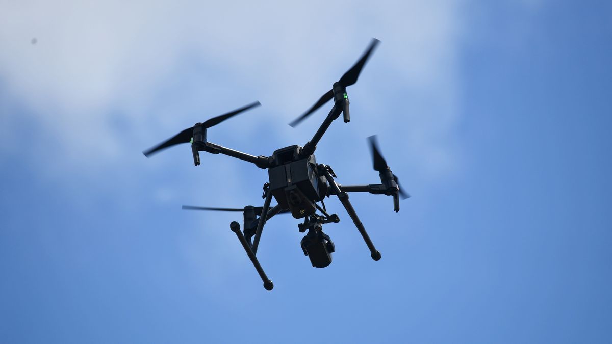 pokaz
Piotr Polak
12 12., bezpiecze�stwo, bezpieczna k�piel, dron, dronem, latanie, nad wod�, niebo, pokaz instrukta�owy, pokazu instrukta�owego, ratownictwo wodne, xii, �wiczenia