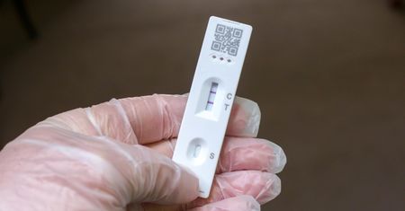 Takie objawy daje aktualnie COVID-19. Z chorobą zmagają się m.in. Kempa i Dowbor