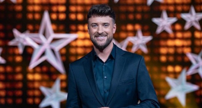 „Szansa na sukces. Eurowizja Junior 2023” od 3 września w TVP2, Aleksander Sikora zastąpi Marka Sierockiego