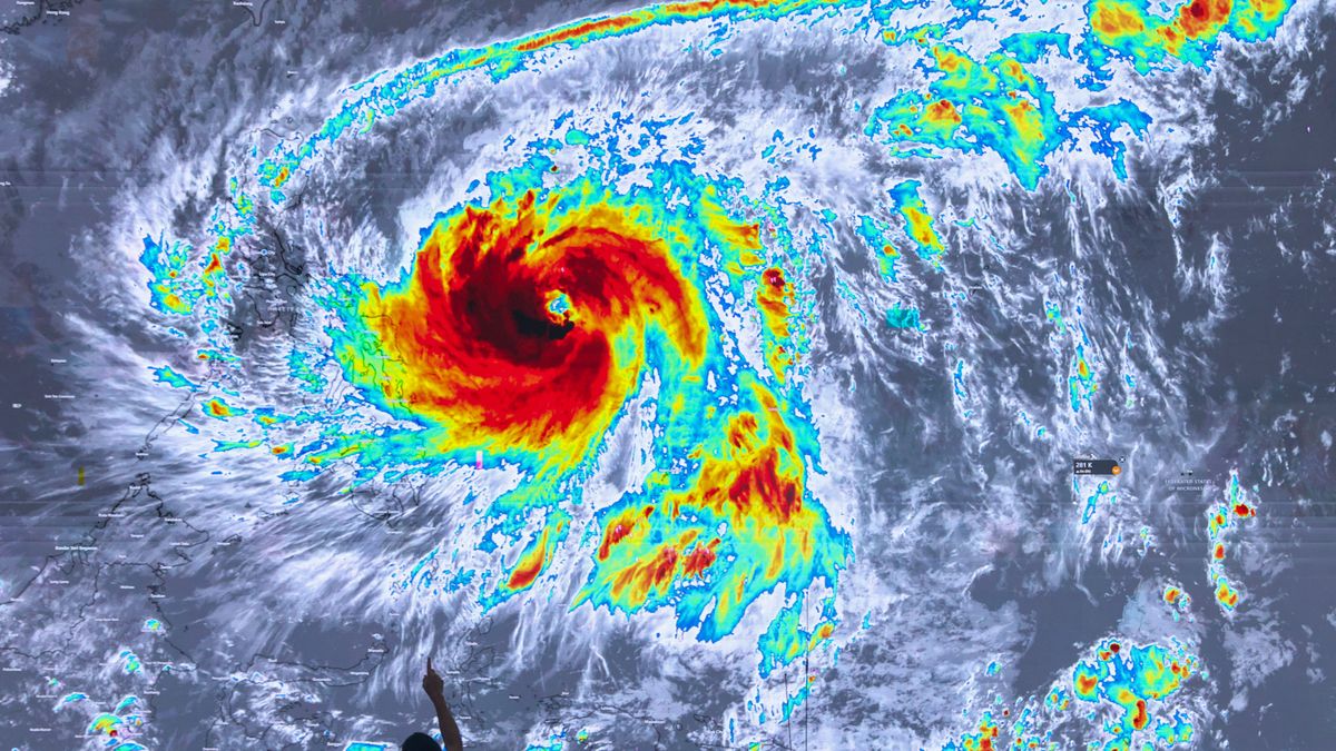 Fung-wong zbliża się do Filipin. Już ewakuowano 100 tys. mieszkańców