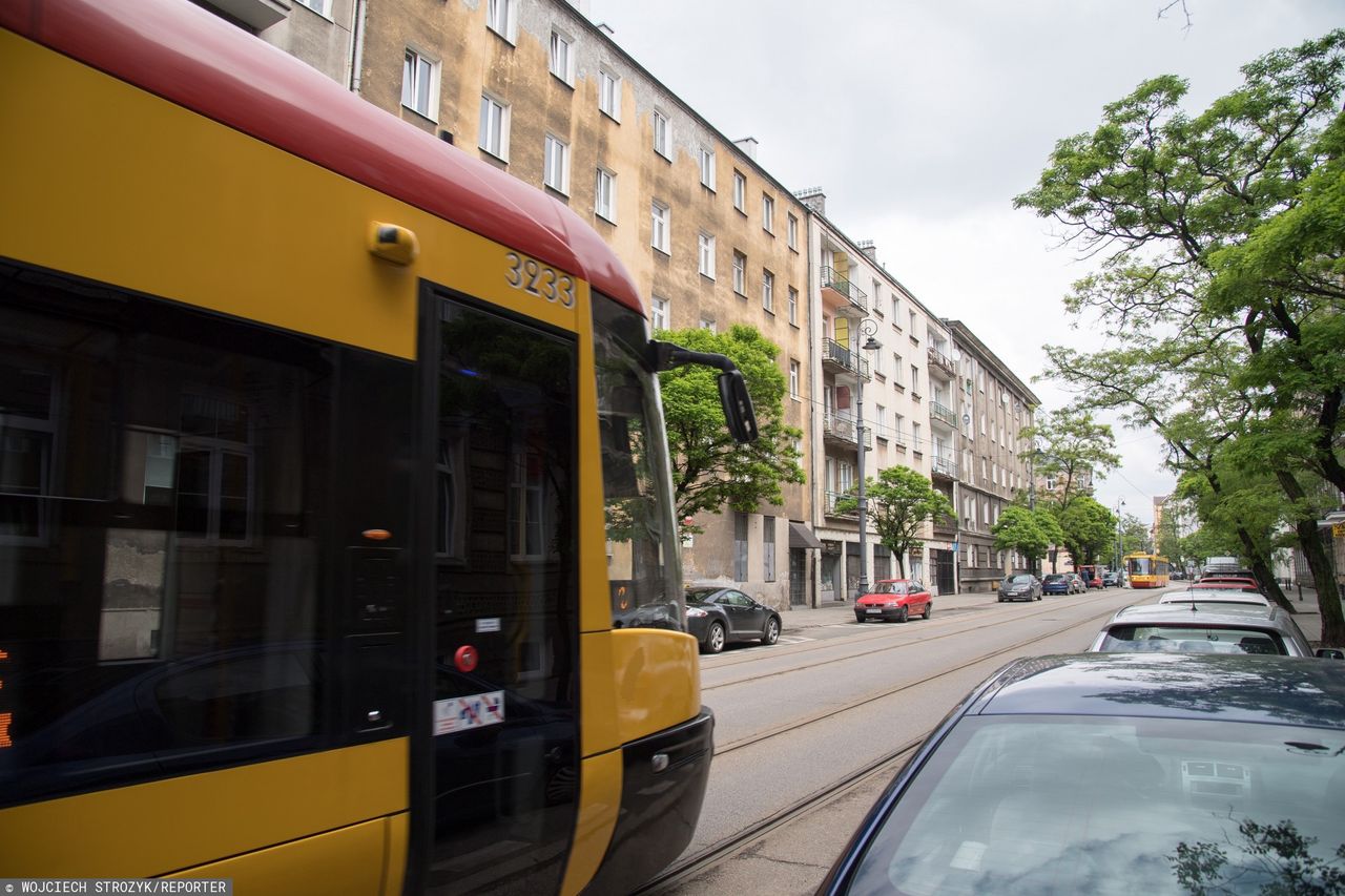 Warszawa. Koronawirus. Zarażona miała jechać tramwajem. Pasażerowie otworzyli drzwi i uciekli