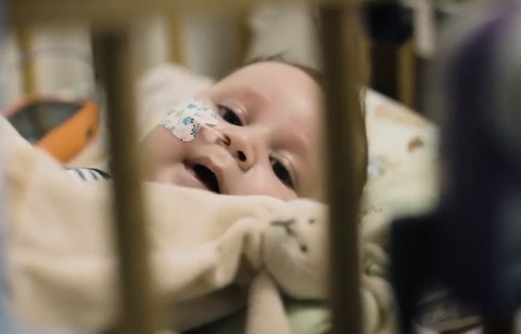 Kosztowna terapia genowa uratuje dziecku życie 