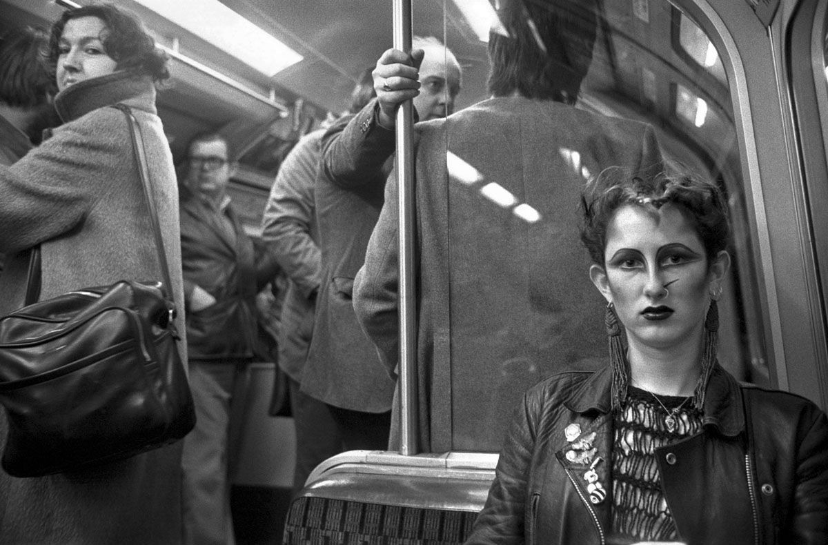 Londyńskie metro lat 70. i 80. w obiektywie Boba Mazzera 11