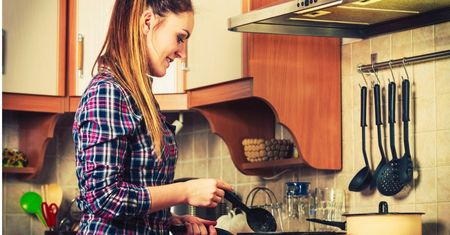 Unikaj odgrzewania tych 4 produktów. Mogą zaszkodzić twojemu zdrowiu