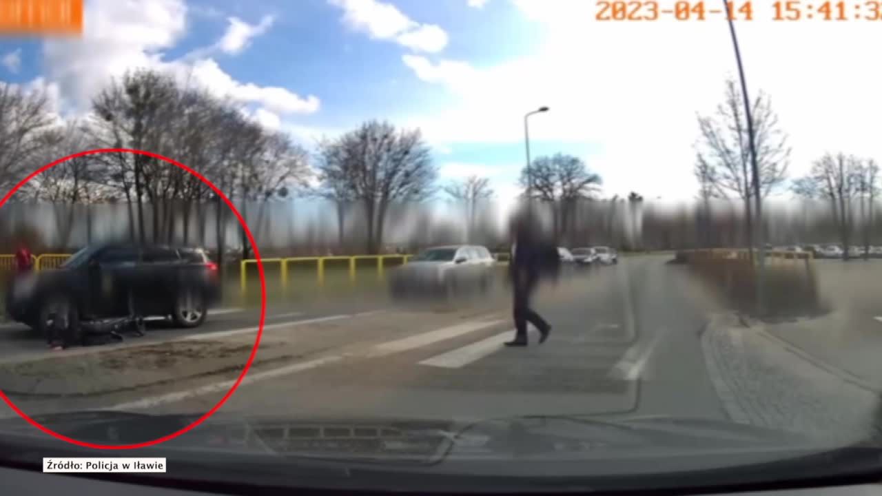 10-letni rowerzysta wjechał na przejście dla pieszych, wprost pod samochód. Policja pokazuje nagranie