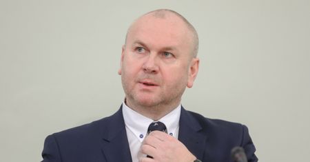 Były szef CBA Paweł Wojtunik wygrał w sądzie z premierem