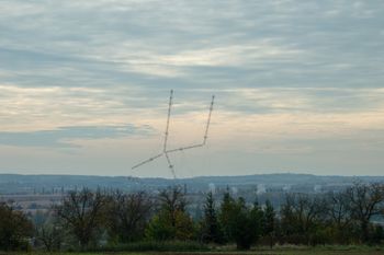 Były wyższe niż Wieża Eiffla. W Czechach zeszli się, by podziwiać ich detonację