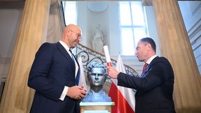 Nitras przekazał stery nowemu ministrowi. Tylko spójrz, co mu wręczył