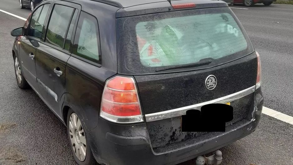 Zatrzymany Opel Zafira, który przewoził 15 osób 