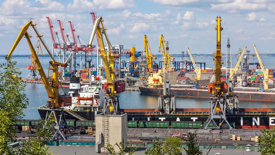 Port w Odessie, jeden z kluczowych dla Ukrainy. Rosyjska blokada morska spowodowała, że w świat nie mogą stąd wypłynąć gigantyczne ilości zboża