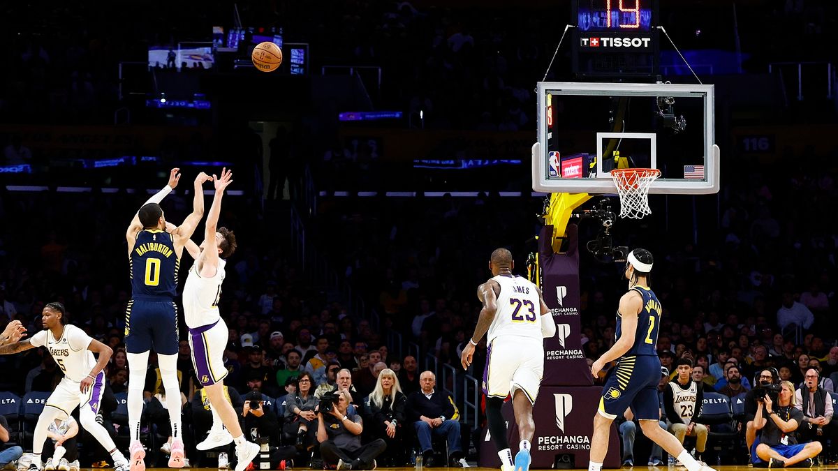 Zdjęcie okładkowe artykułu: Getty Images / Ronald Martinez / Na zdjęciu: Koszykarze podczas meczu Los Angeles Lakers - Indiana Pacers.