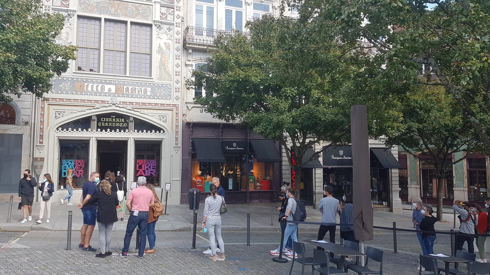 Kolejka przed słynną księgarnią w Porto