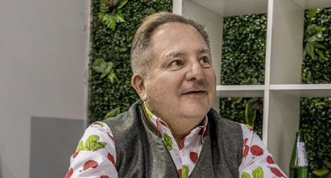 Głos Roberta Makłowicza rozbrzmi w autobusach. Uwielbiany król polskiego internetu w nowej roli