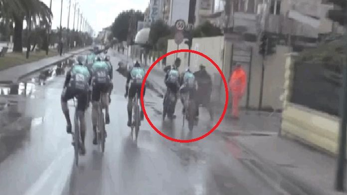 Twitter / inrng / Kraksa podczas Tirreno-Adriatico