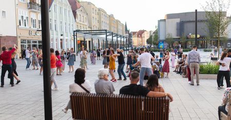 Słupsk: Potańcówka na Starym Rynku przeniesiona na przyszły tydzień. Powodem kapryśna pogoda