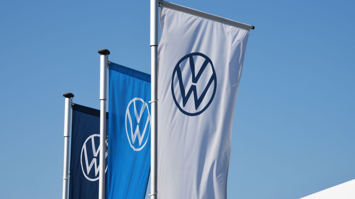 Hanover, Lower Saxony / Germany - April 5, 2020: Flags with the new logo of Volkswagen AG in Hanover, Germany - VW is one of the world's leading manufacturers of automobiles
VW, Volkswagen, AG, flag, flags, Konzern, automotive, car manufacturers, PKW, Fahrzeuge, car, cars, banner, Audi, Porsche, Seat, Skoda, Bentley, Bugatti, Lamborghini, vehicle, Beetle, Golf, Passat, dieselgate, auto, Diesel, Automobile, Lower Saxony, Wolfsburg, Germany, Transportation, Economy, business, cars, emissions, Jetta, blue, trademark, motor, manufacturer, trade, global, emblem, design, symbol, sign, brand, logo, company, electric, hybrid, Automotive, Automobile manufacturers, Vehicles, Car, Electric Car, dealership, industry, transport, dealer, production, icon, german, editorial, Germany, Lower Saxony, Hanover, April 2020, Photo-ID: IEC65942, vw, volkswagen, flags, germany, cars, ag, flag, konzern, automotive, car manufacturers, pkw, fahrzeuge, car, banner, audi, porsche, seat, skoda, bentley, bugatti, lamborghini, vehicle, beetle, golf, passat, dieselgate, auto, diesel, automobile, lower saxony, wolfsburg, transportation, economy, business, emissions, jetta, blue, trademark, motor, manufacturer, trade, global, emblem, design, symbol, german, logo, company