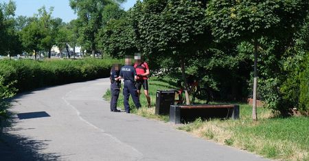Obława na ścieżkach i chodnikach. Policjanci masowo kontrolują rowerzystów i użytkowników hulajnóg