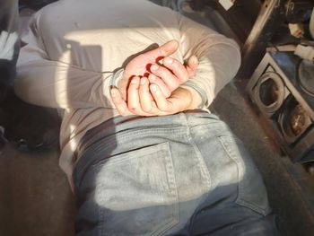 Goleniów: Uderzył policjanta, który chciał go wylegitymować. Już trafił za kraty, grozi mu 20 lat