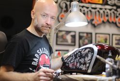 Piotr Parczewski to mistrz aerografu. Na co dzień maluje motocykle, od święta – kask prezydenta