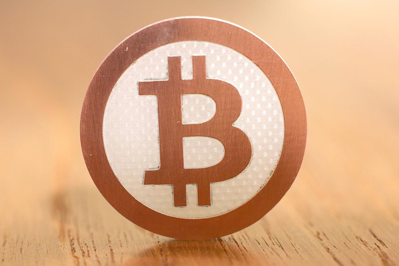 Google ostrzega przed Flashem w wynikach wyszukiwania, wprowadza przelicznik BTC