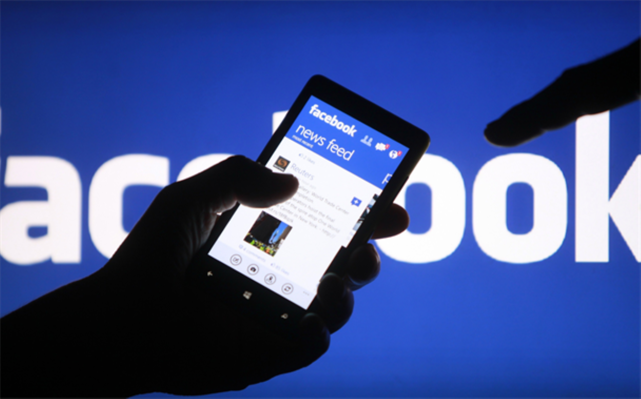 Facebook prezentuje serwis Signal, zawalczy nim z Twitterem o dziennikarzy