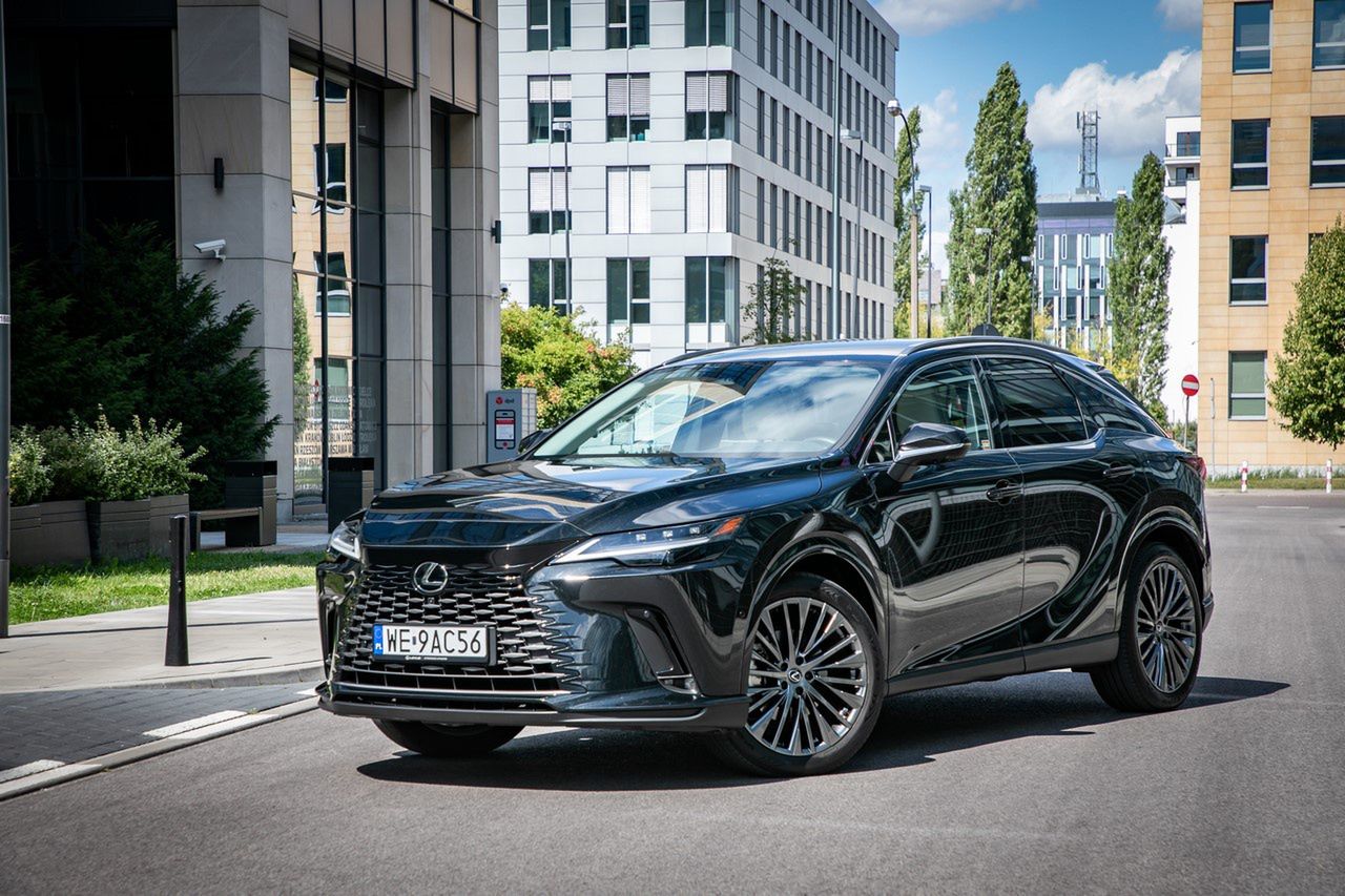 Hybrydy plug-in od Lexusa – duży zasięg EV i utrzymanie osiągów po rozładowaniu