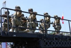 Duży wzrost zaufania do wojska. Polacy powiedzieli też, co myślą o UE
