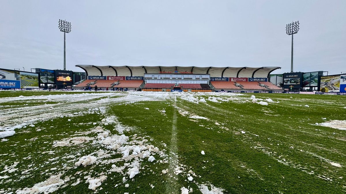 Twitter / Arka Gdynia / Na zdjęciu: boisko w Niecieczy