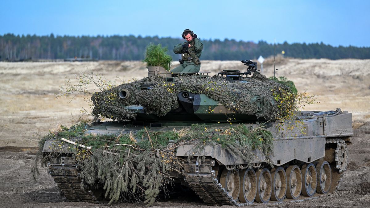 Polska odda Ukrainie Leopardy? "To absurd"