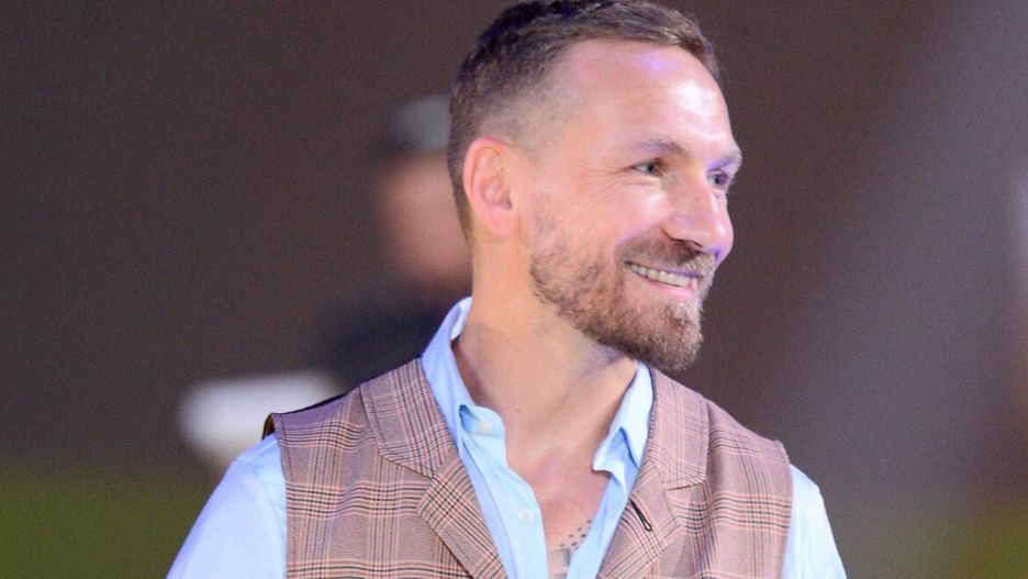 Przemysław Kossakowski zaangażował się w pomoc seniorom 