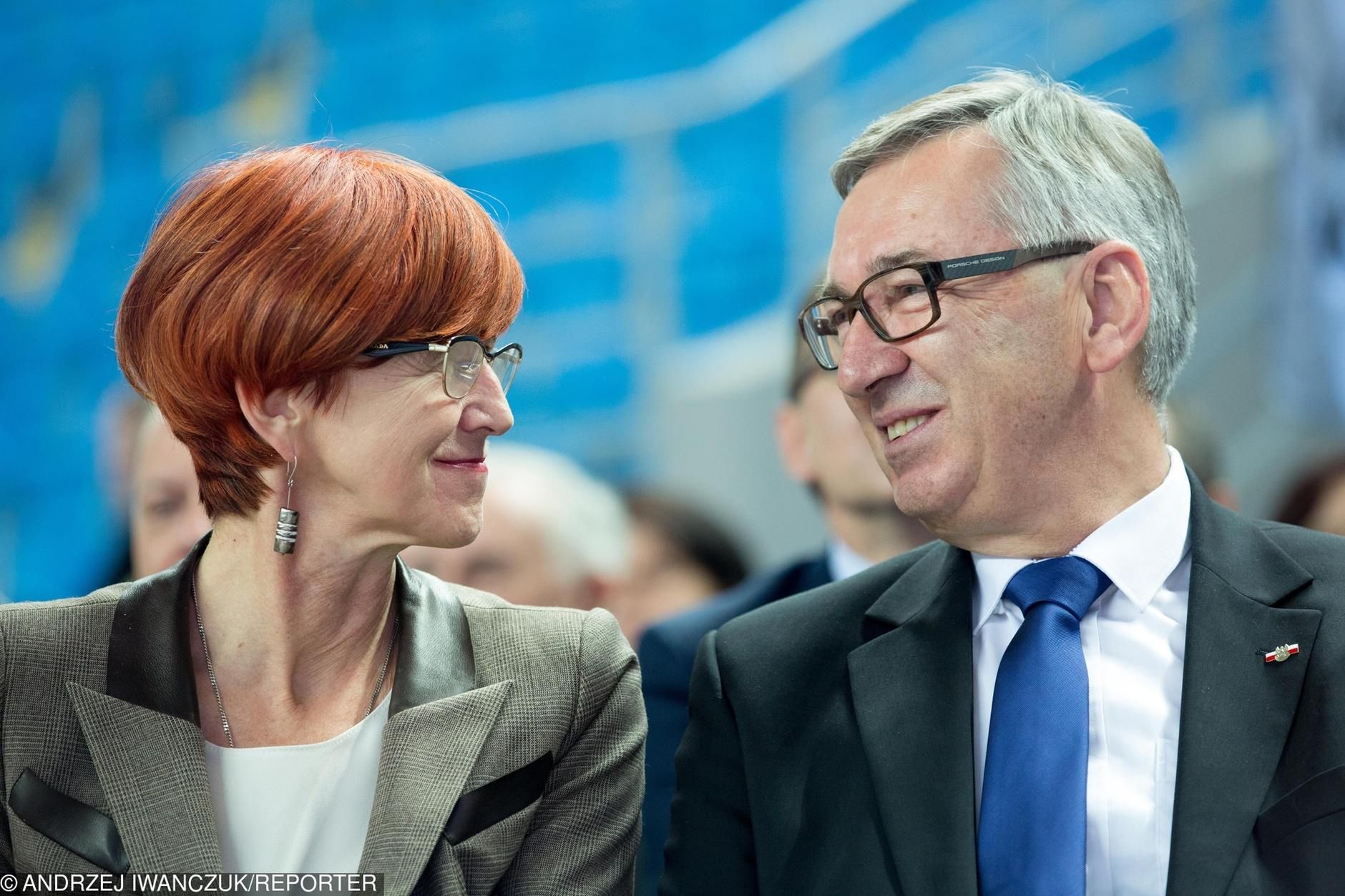Elżbieta Rafalska oraz Stanisław Szwed. Ministerstwo Rodziny, Pracy i Polityki Społecznej myśli o modyfikacji wynagrodzenia zasadniczego