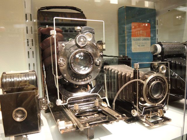 100 lat fotografii w jednym miejscu. Kolekcja 600 aparatów warta 35 tys. dolarów na sprzedaż 11
