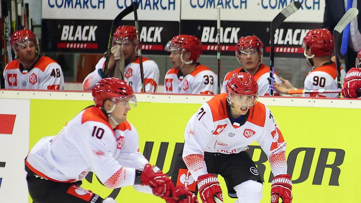 PAP / Łukasz Gągulski / Na zdjęciu: hokeiści Comarch Cracovii