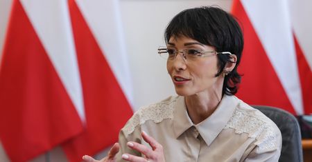 "Polaków portret własny". Media o szczegółach sprawy głośnego raportu