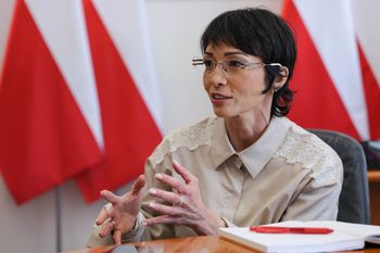 "Polaków portret własny". Media o szczegółach sprawy głośnego raportu