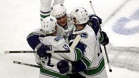 NHL: Siedem asyst braci Sedin przeciwko Avalanche