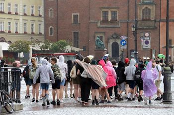 Wrocław: Synoptycy wydają pomarańczowe ostrzeżenia. Upał i burze