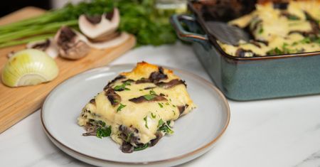 Lubisz lasagne? Koniecznie wypróbuj wersji ze szpinakiem i grzybami