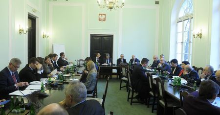 Parlamentarny zespół od niczego. Posłowie organizują się w zespoły, a później nic w nich nie robią