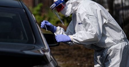 Koronawirus. Nowa prognoza epidemii. Ilu zakażonych będziemy mieć na wybory?