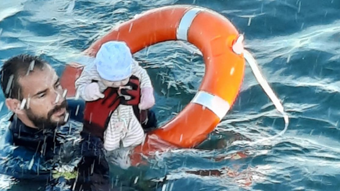 Hiszpański policjant uratował noworodka.