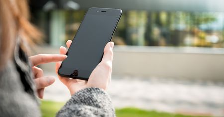 "Masz nową wiadomość głosową". Taki SMS powinien wzbudzić czujność