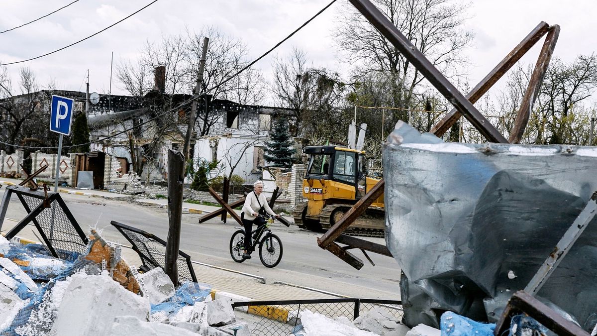 Wojna w Ukrainie - Sytuacja w Irpieniu
Fot. Jakub Kaminski/East News, Irpin, 03.05.2022. Wojna w Ukrainie. Pozostalosci zniszczonego przez walki supermarketu.