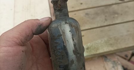 Odkryli małą buteleczkę. W środku data 9 maja 1905 rok
