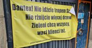 Deweloper chce wyciąć stare drzewo. Mieszkańcy protestują