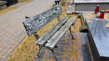 Mogą usunąć ławkę przy grobie? Przepisy mówią jasno