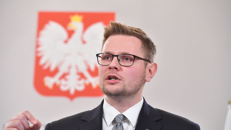 Warszawa, 12.12.2022. Wiceminister sprawiedliwości Michał Woś podczas konferencji prasowej w siedzibie resortu w Warszawie, 12 bm. Temat spotkania: "Rewolucja cyfrowa w sądach". (jm) PAP/Piotr Nowak