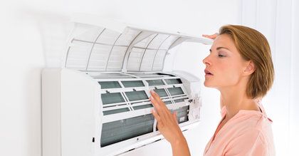 PIP apeluje do firm o czyszczenie klimatyzacji w pracy